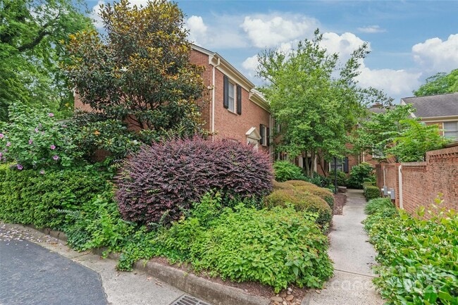 Building Photo - 500 N Poplar St
