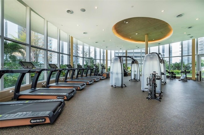 Building Photo - 700 NE 24th St