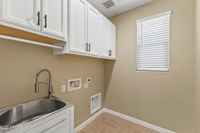 Building Photo - 2603 S Barks Canyon Trail
