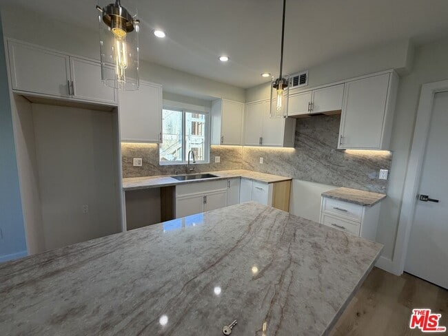 Building Photo - 1546 S Ogden Dr