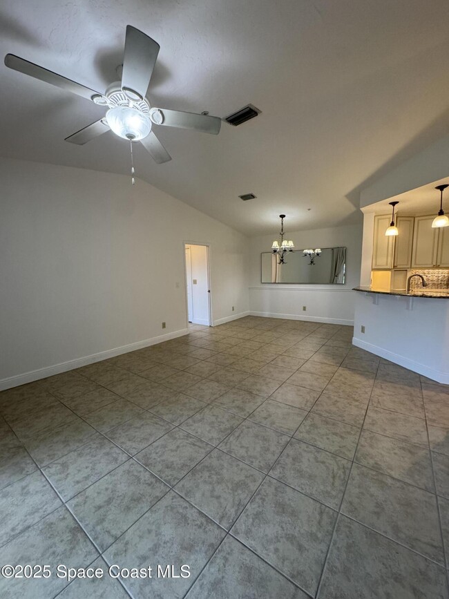 Building Photo - 7667 N Wickham Rd