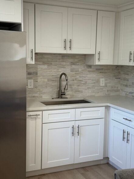 Building Photo - 8114 N Newport Ave