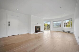 Building Photo - Beautifully updated Seminary Condo near Ri...