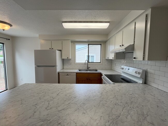 Building Photo - Full of Light—Your Next Home Awaits!