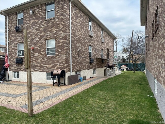 Building Photo - 83-14 Homelawn St