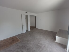 Building Photo - 600 Reusens Rd