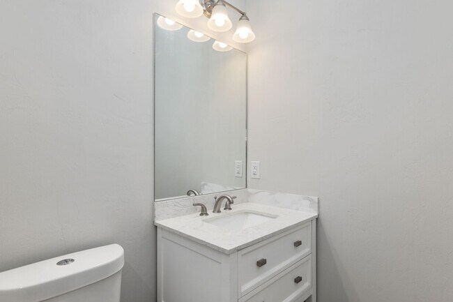 Building Photo - Stunning Brand-New 3-Bedroom, 3-Bathroom H...