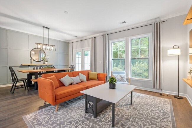 Building Photo - Furnished rental/Short Term Available