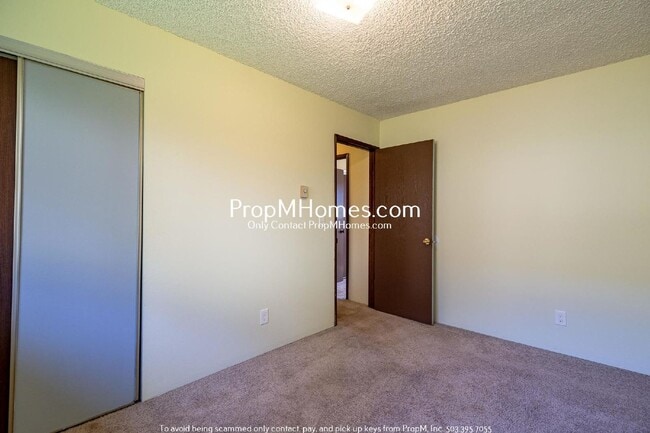 Building Photo - Two Bedroom Escape in the Heart of Oregon City!