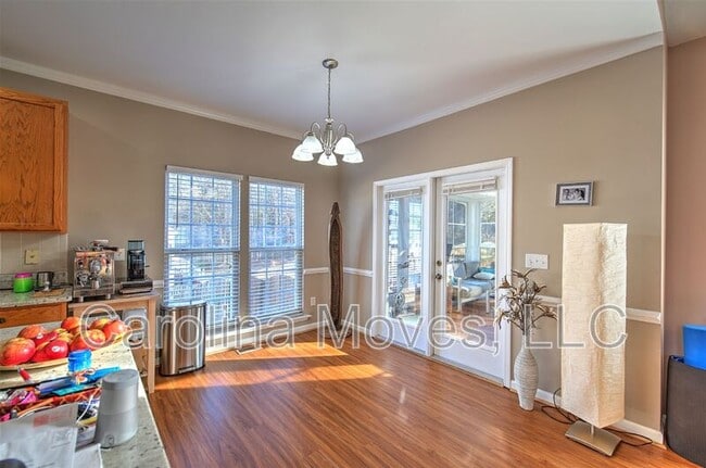 Building Photo - 512 S Orchard Farms Ave