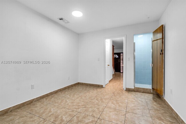 Building Photo - 627 W 68th St
