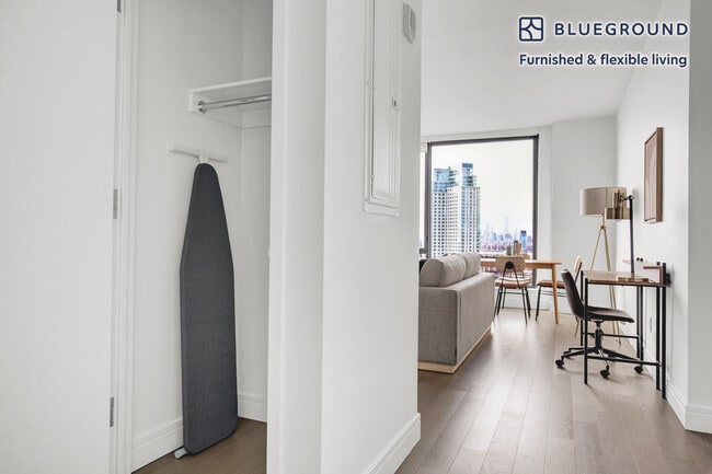 Building Photo - 27-19 44th Dr