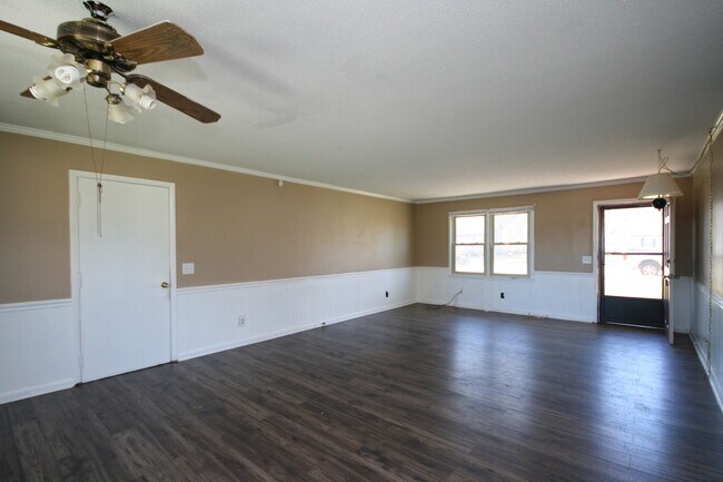 Building Photo - 6206 NW Angus Cir