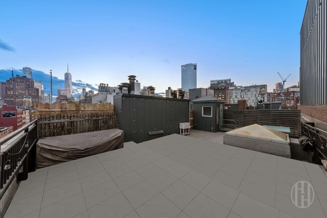 Building Photo - 426 W Broadway