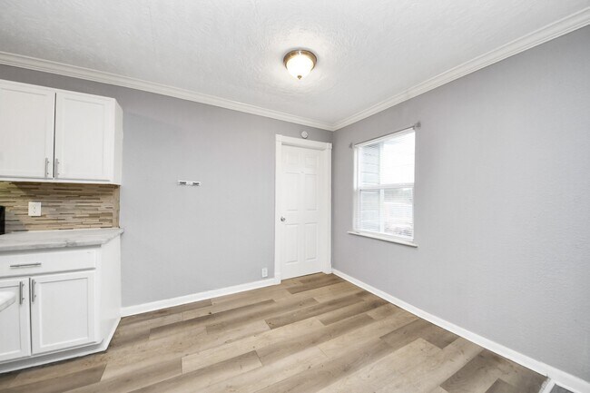 Building Photo - 6817 Anderson St