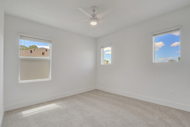 Building Photo - 7141 SE Park Dr