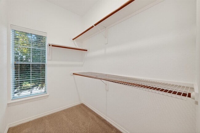 Building Photo - 22115 Oakcreek Hollow Ln