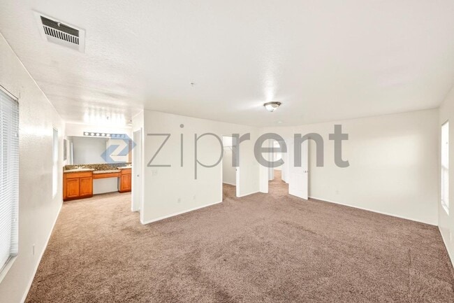 Building Photo - 6085 Medinah St