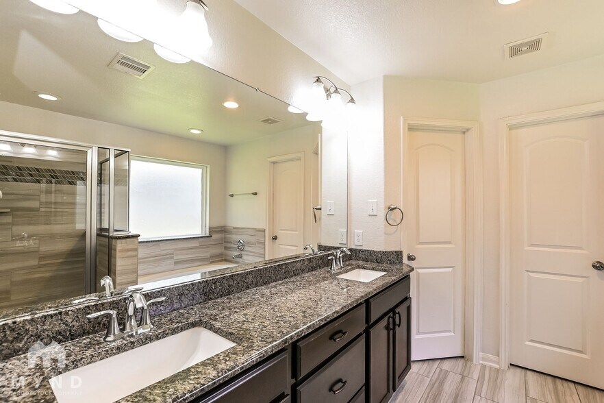 Building Photo - 16658 Bluefin St