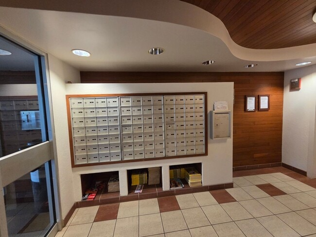 Building Photo - Conveniently located 1 bedroom, 1 bath & 1 parking in Punchbowl