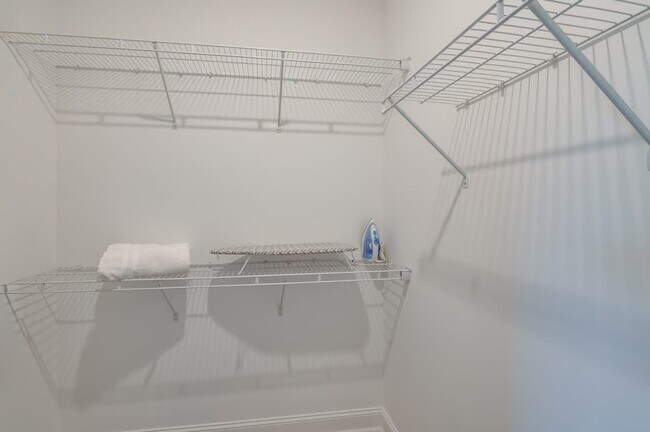 Building Photo - 3920 Oakdale Rd