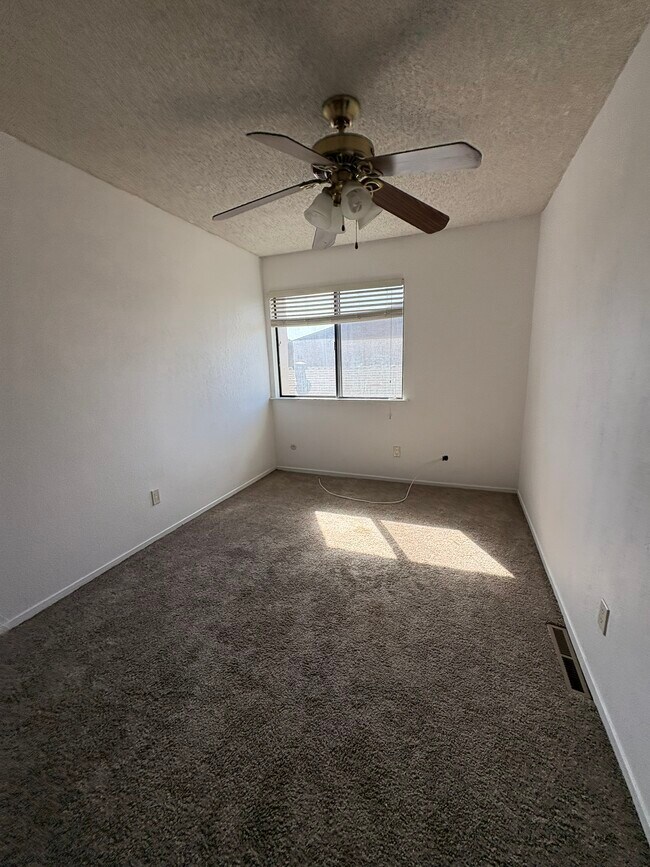 Building Photo - 4747 N Woodrow Ave