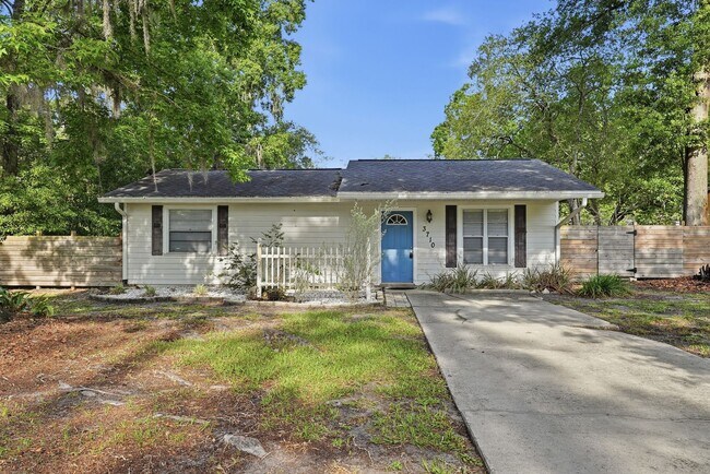 Building Photo - Quiet neighborhood, Centrally located, 3 bedroom 2 bath home in NW