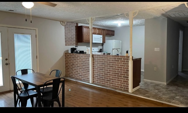 Building Photo - 28 1st St