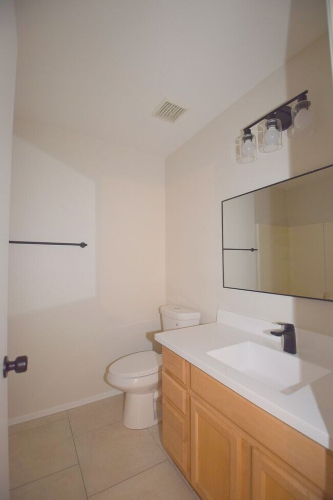 Building Photo - 4307 E Meadow W Ln