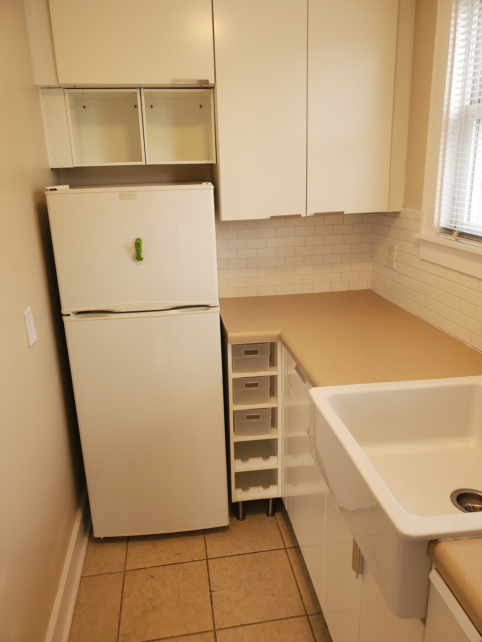 Building Photo - 1206 E 8th St