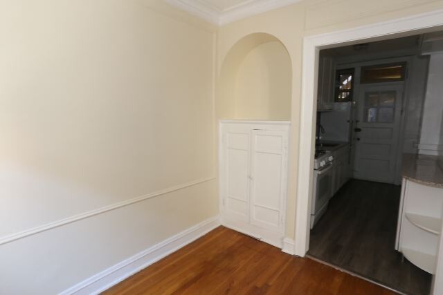 Building Photo - 549 W Surf St