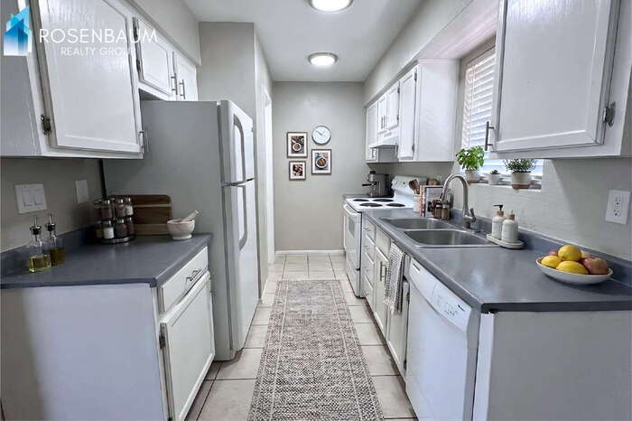 Building Photo - 707 W 1st Ave