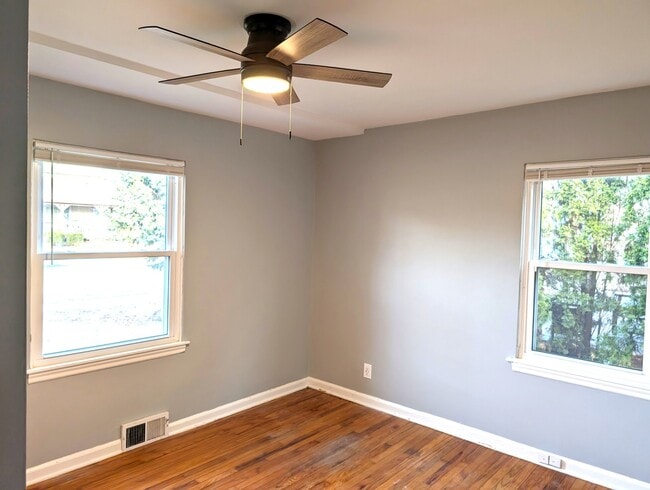 Building Photo - 1106 N Main St