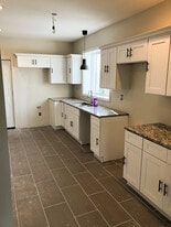 Building Photo - 7845 S Kingston Ave