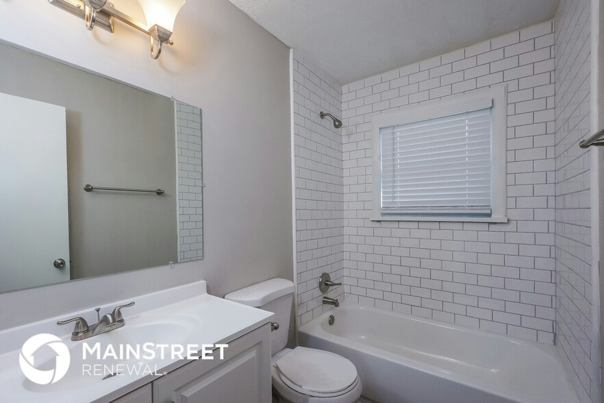 Building Photo - 8808 Fernview Dr