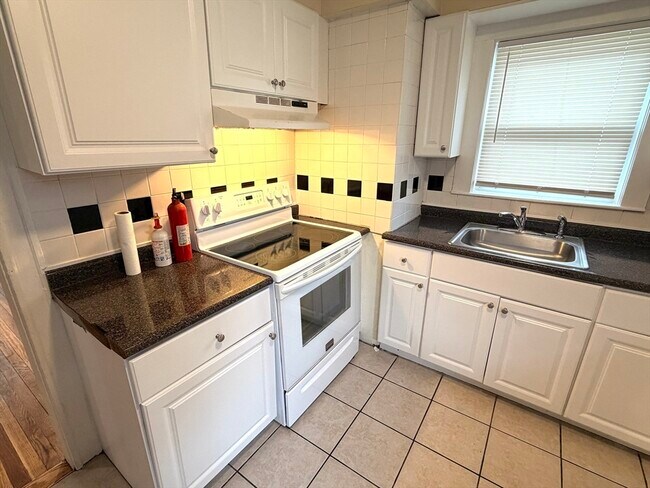 Building Photo - 182 Princeton Ave