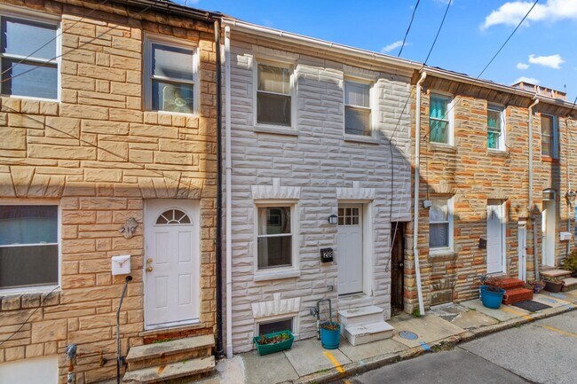 Building Photo - 208 S Durham St