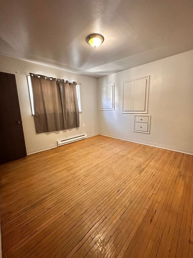 Building Photo - 1308 N Cook St