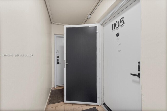 Building Photo - 1345 Lincoln Rd