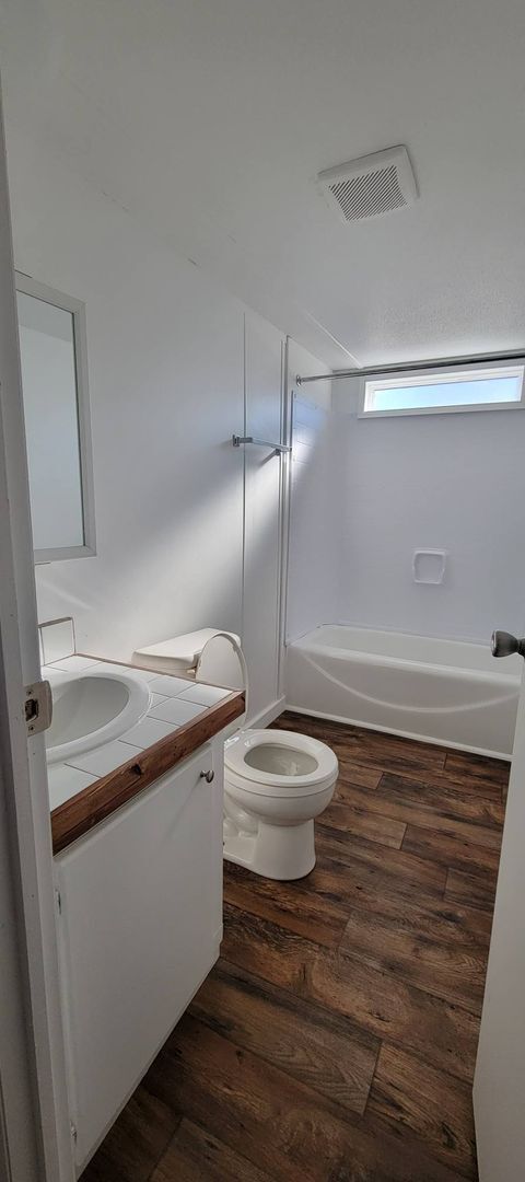 Building Photo - Ready to Move in