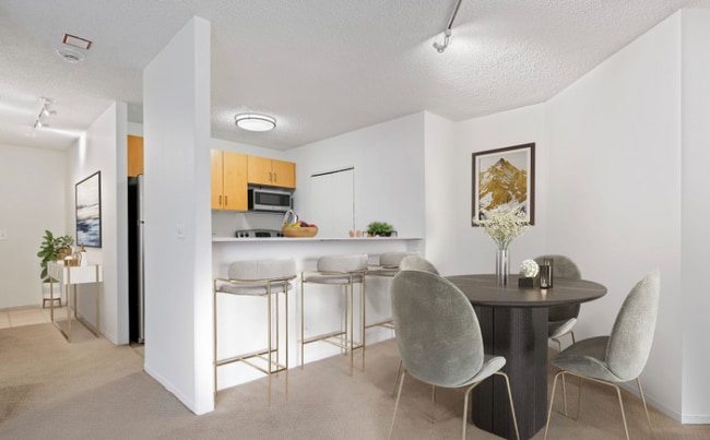 Building Photo - 710 N Dearborn St