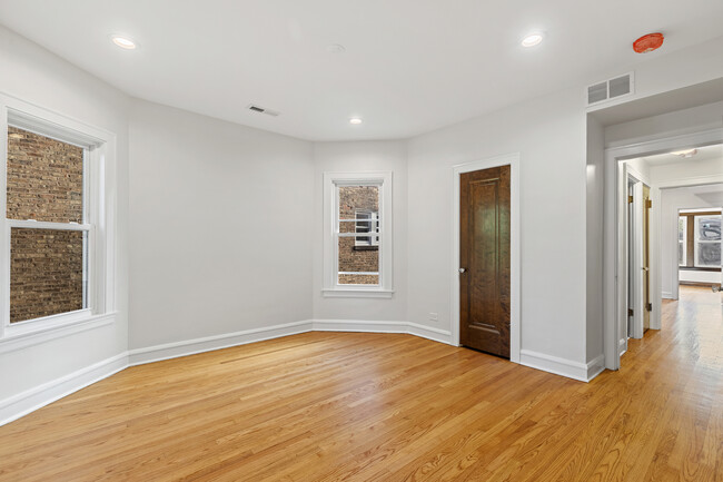 Building Photo - 5851 N Virginia Ave