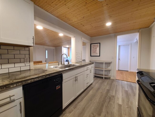 Building Photo - Charming Two Bedroom Ranch in Coloma