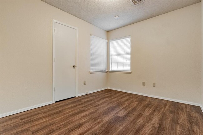 Building Photo - 2709 Pennington Ave