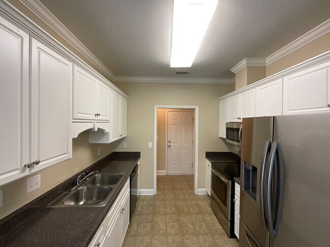 Building Photo - 852 Hamilton Ct