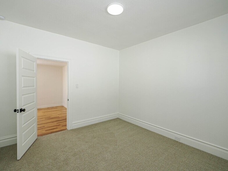 Building Photo - 843 Emeril Ave