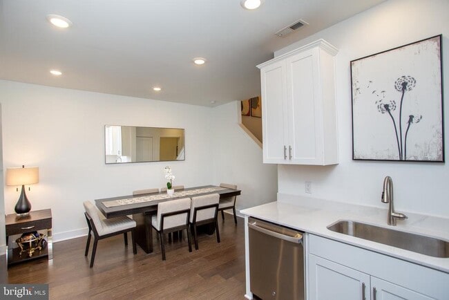 Building Photo - 233 Lewis Fisher Dr