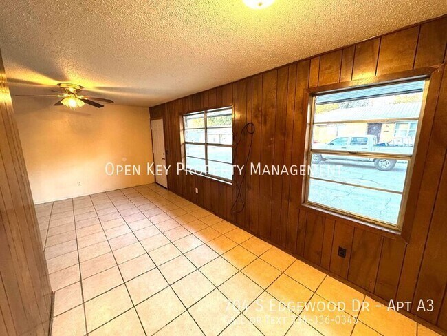 Building Photo - 704 S Edgewood Dr