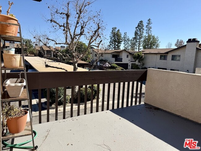 Building Photo - 6716 Clybourn Ave