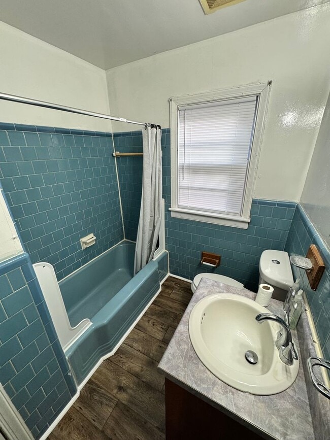 Building Photo - 4 bed 2 bath house in Petersburg